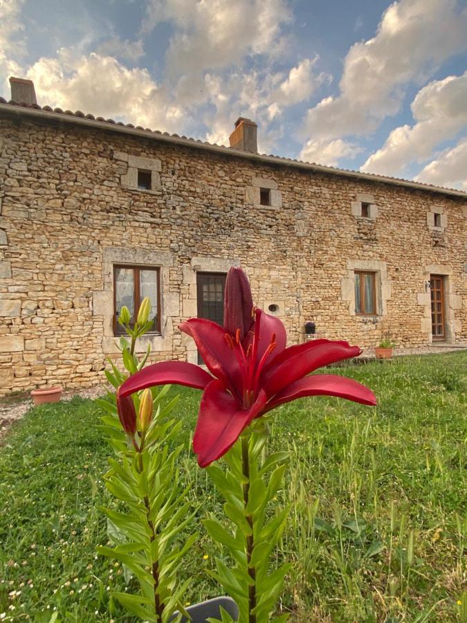 Le Papillon Villa Savigne Exteriör bild